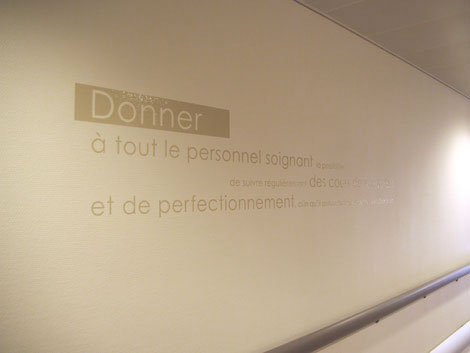 habillage des murs Maternité de l'Hôpital de La Tour